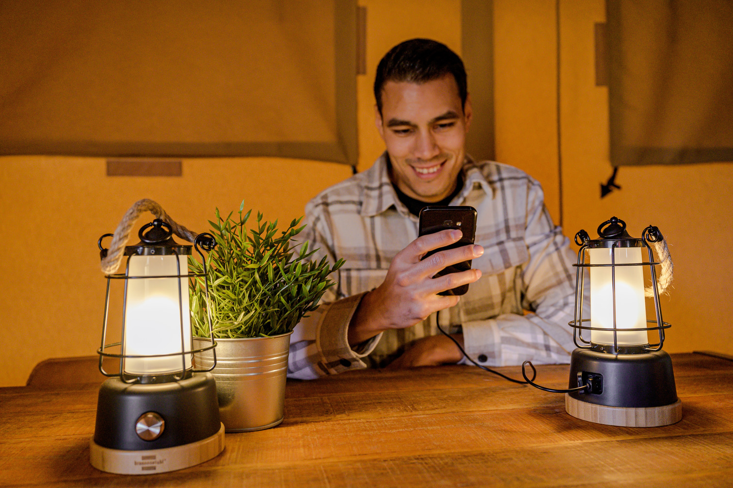 Lanterne Rechargeable Lighthouse Elite 300 Lumens - Avec Powerbank, Trépied Et Projecteur COB, Idéale Camping Et Dépannage